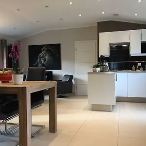  Vakantiehuis Bungalow Chaleureux Idealement Situe A